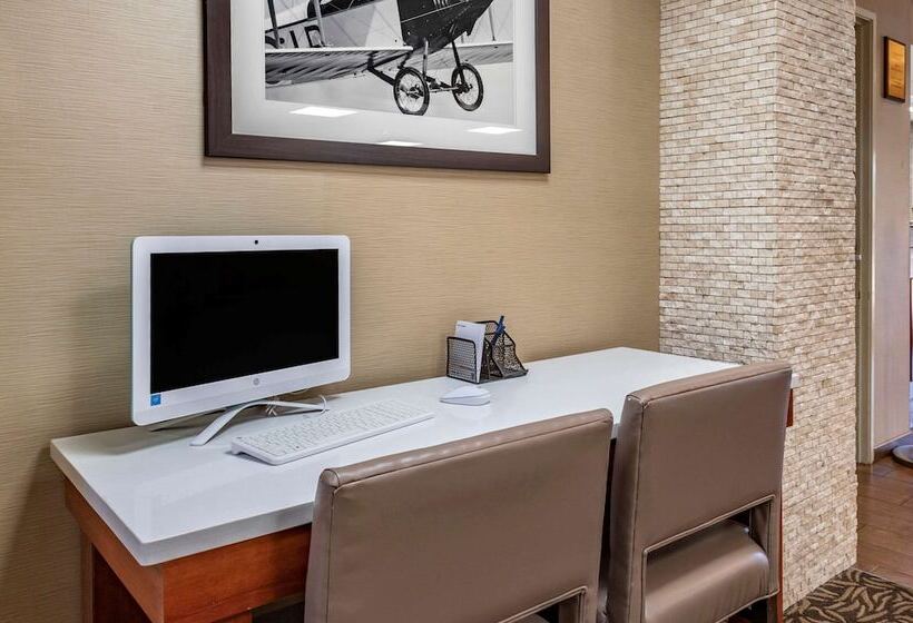 ホテル Comfort Inn & Suites