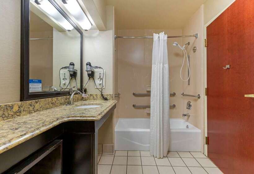 فندق Comfort Inn & Suites