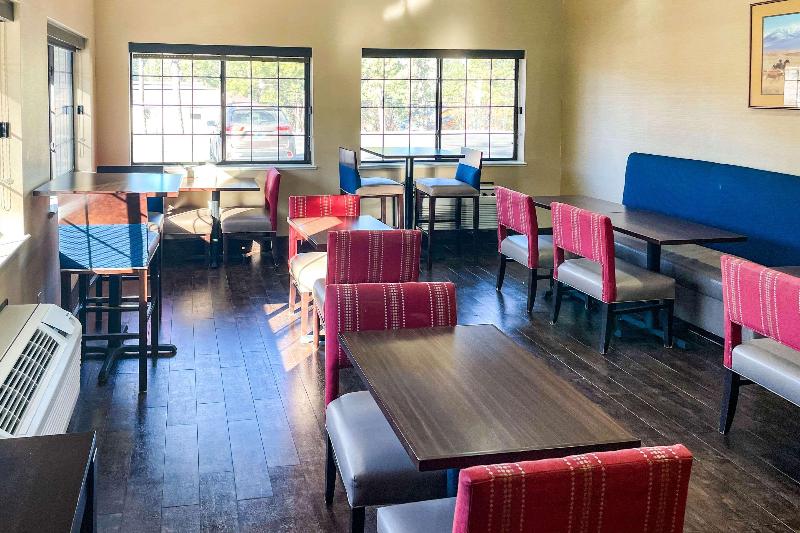 ホテル Comfort Inn & Suites Midtown