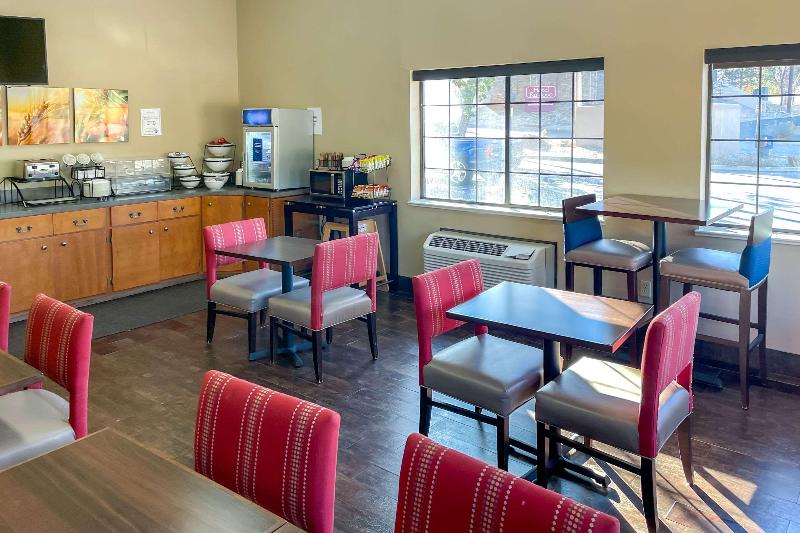 ホテル Comfort Inn & Suites Midtown