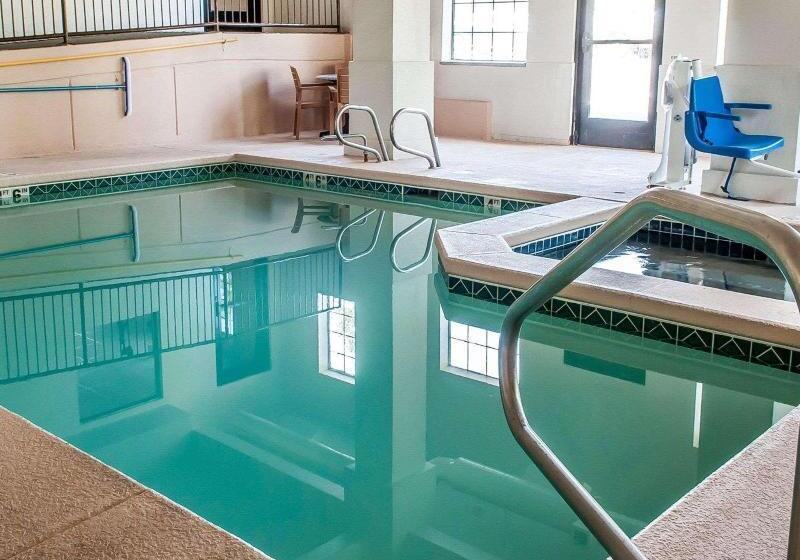 ホテル Comfort Inn & Suites Midtown