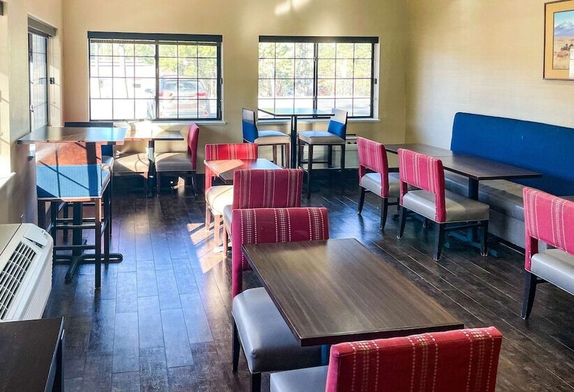 ホテル Comfort Inn & Suites Midtown