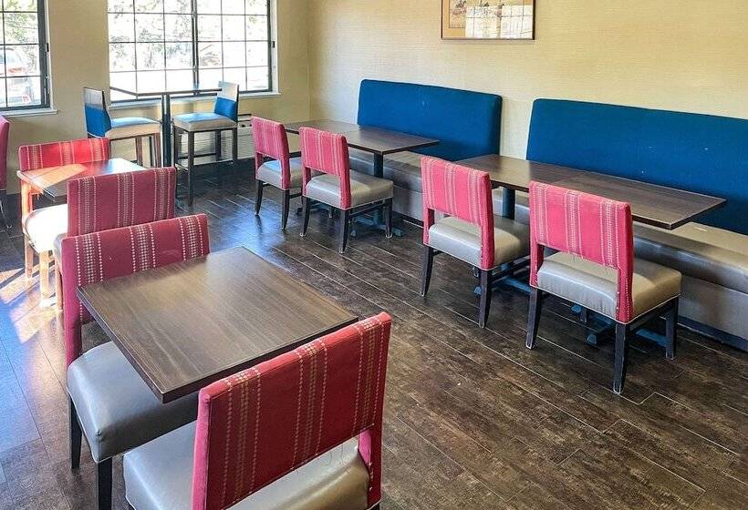 ホテル Comfort Inn & Suites Midtown