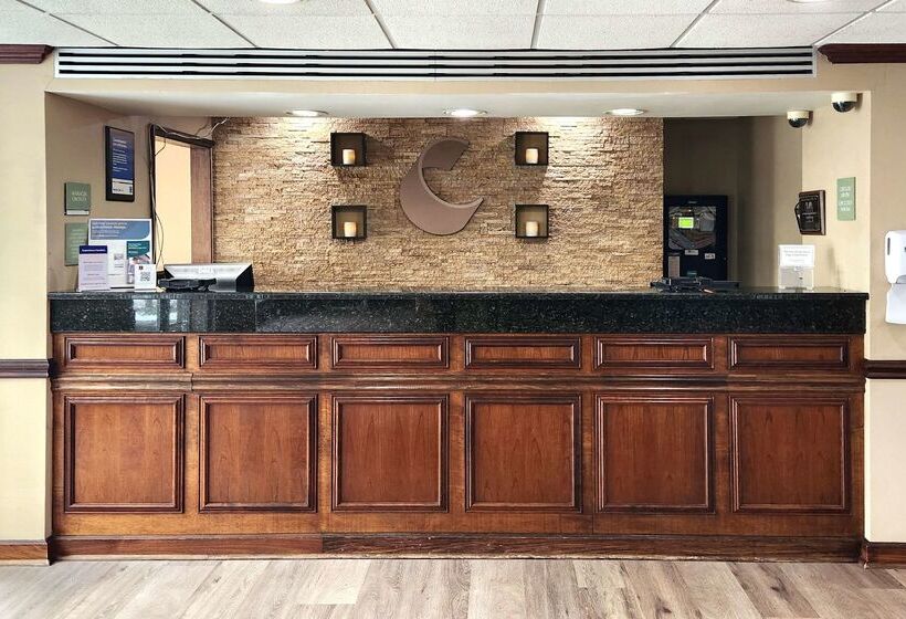 فندق Comfort Inn & Suites Near Pocono Mountains