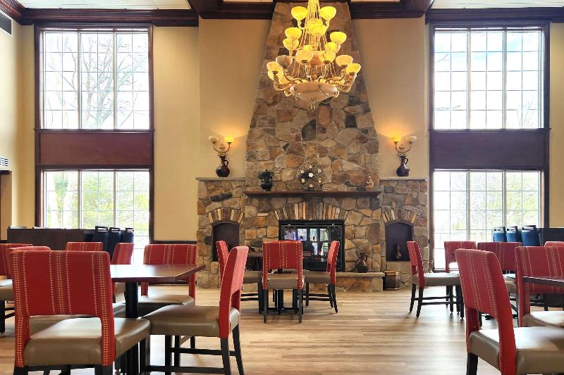 فندق Comfort Inn & Suites Near Pocono Mountains