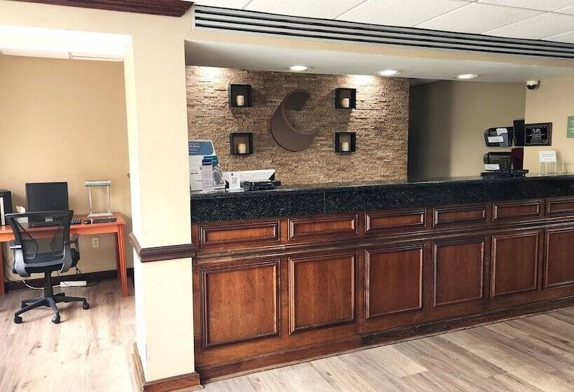 فندق Comfort Inn & Suites Near Pocono Mountains