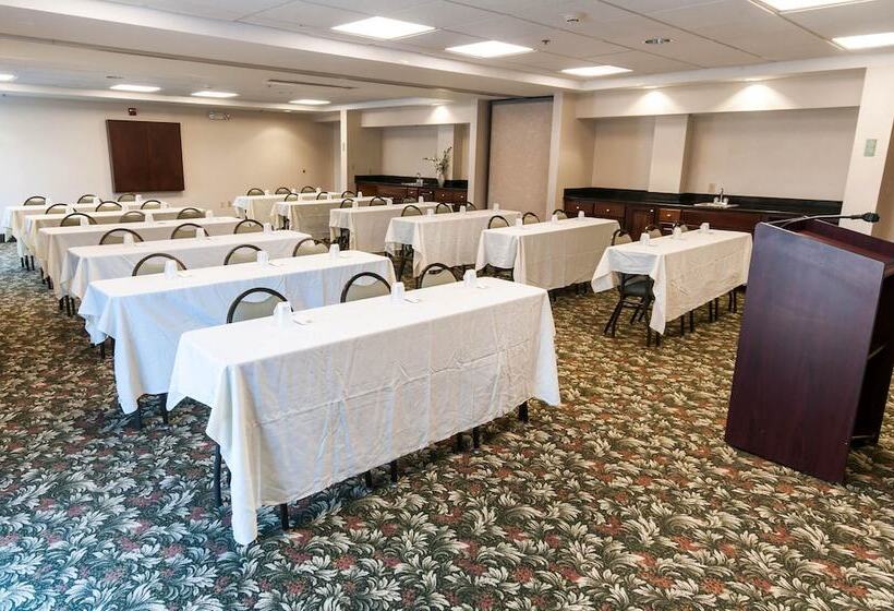 فندق Comfort Inn & Suites Near Pocono Mountains