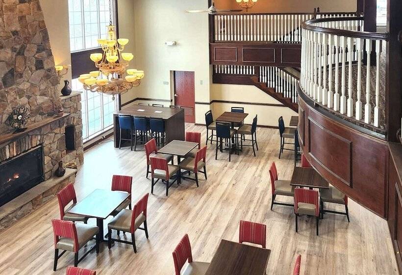 فندق Comfort Inn & Suites Near Pocono Mountains