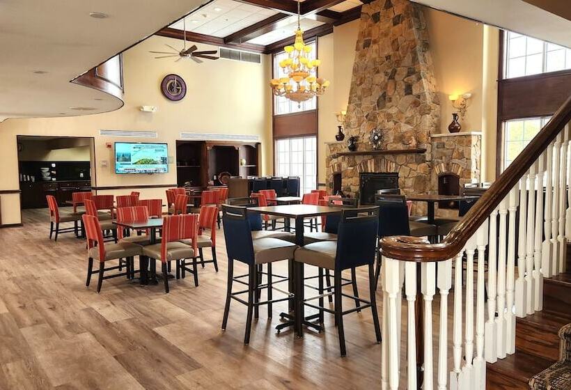 فندق Comfort Inn & Suites Near Pocono Mountains