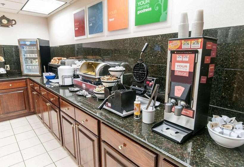 فندق Comfort Inn & Suites Near Pocono Mountains