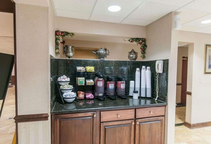 فندق Comfort Inn & Suites Near Pocono Mountains