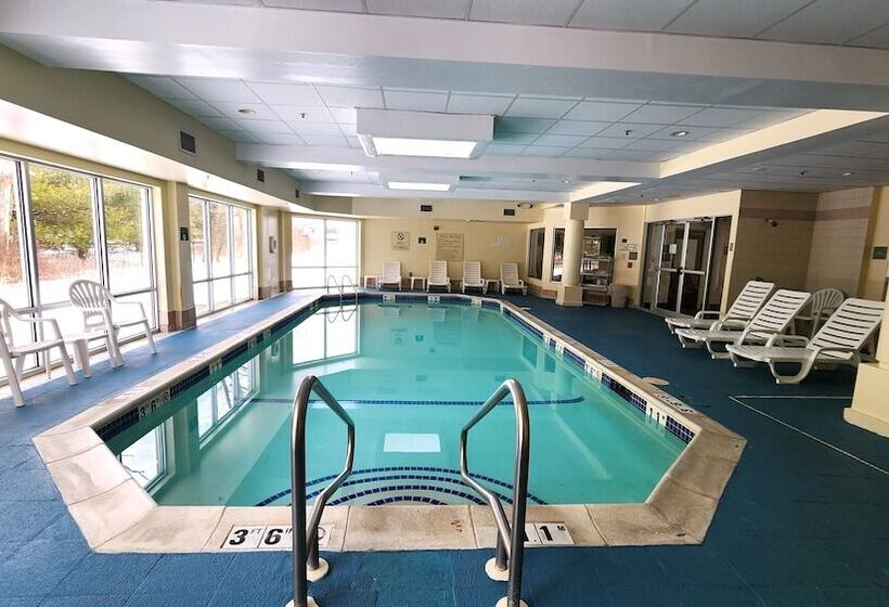 فندق Comfort Inn & Suites Near Pocono Mountains