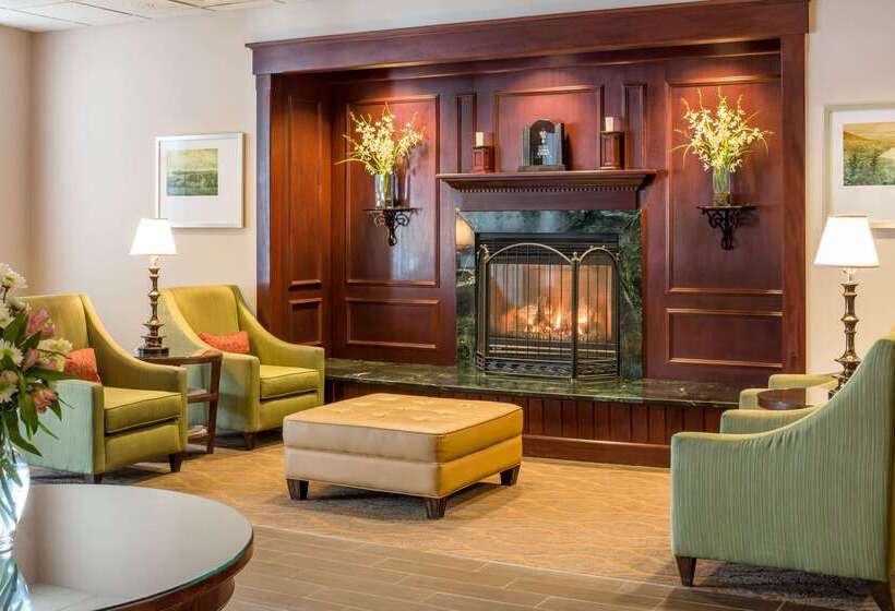 בית מלון כפרי Comfort Inn & Suites Near Burke Mountain