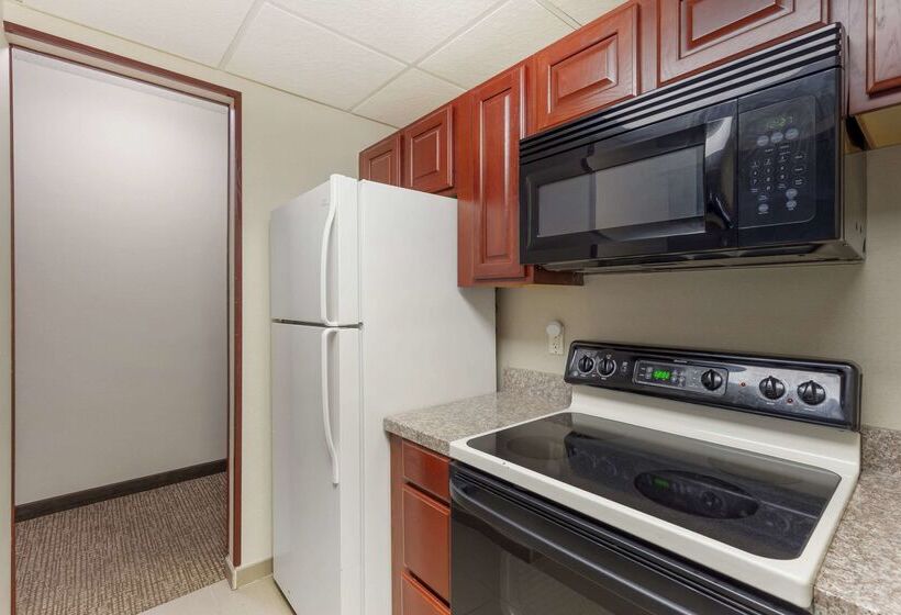 هتل Comfort Inn & Suites