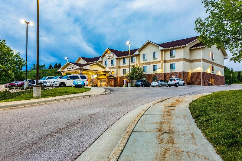 בית מלון כפרי Comfort Inn & Suites