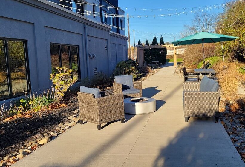 Отель Courtyard Binghamton