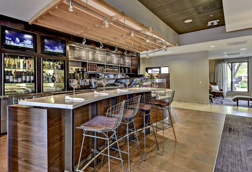 בית מלון כפרי Courtyard Boise Downtown