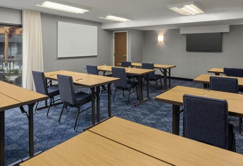 בית מלון כפרי Courtyard Boise Downtown