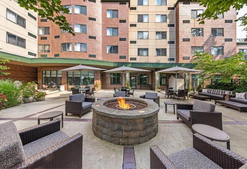 فندق Courtyard By Marriott Boston Waltham
