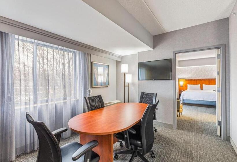 فندق Courtyard By Marriott Boston Waltham