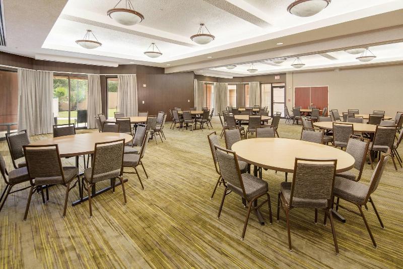 هتل Courtyard By Marriott Bryan College Station