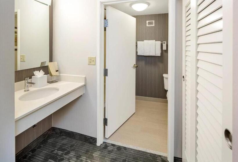 هتل Courtyard By Marriott Bryan College Station