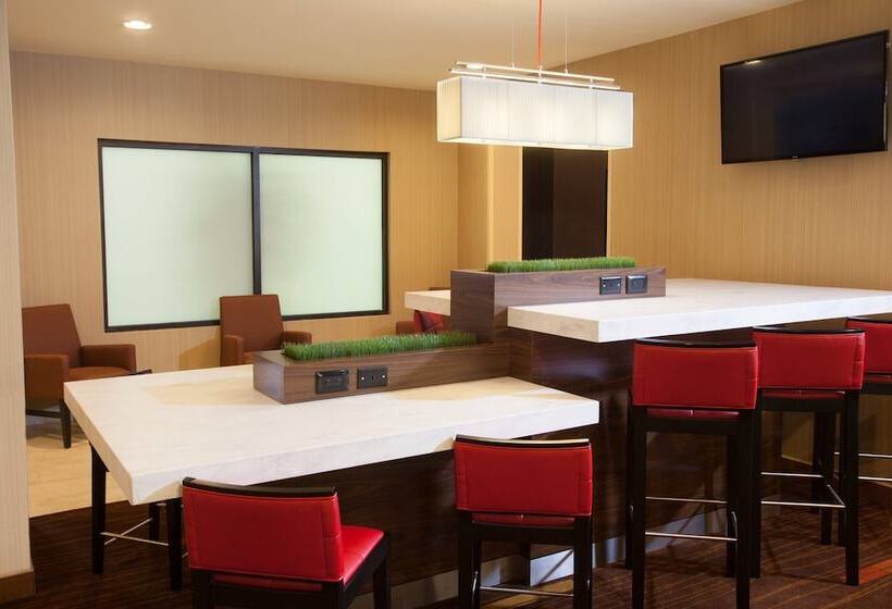 فندق Courtyard Burlington Williston