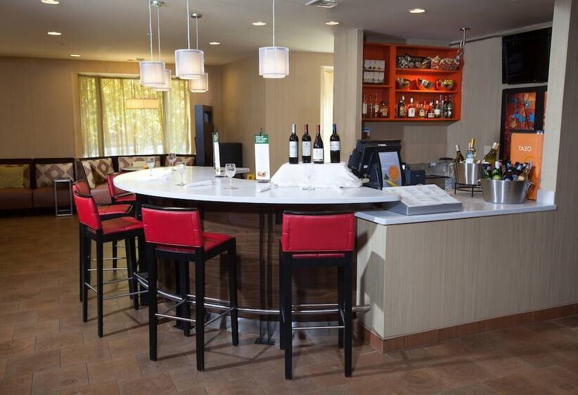 فندق Courtyard Burlington Williston