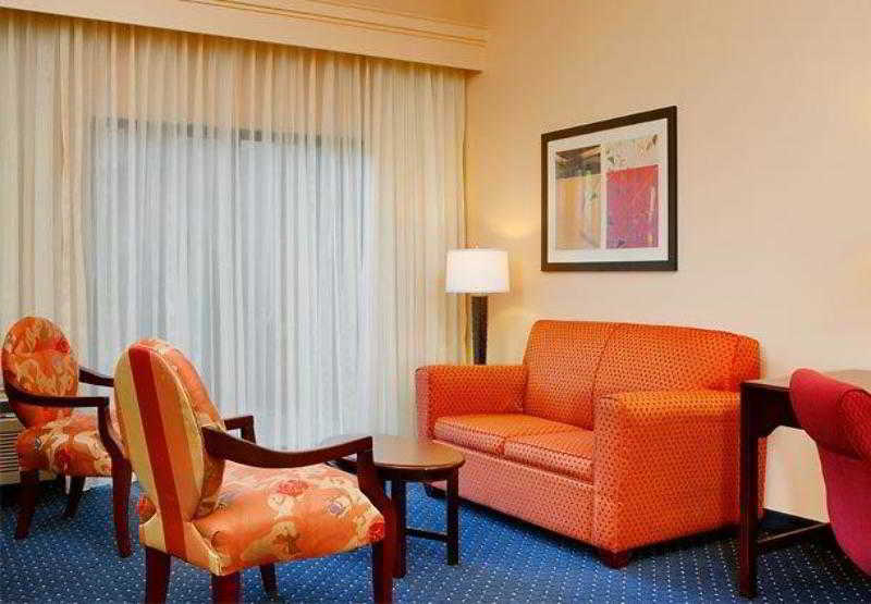 فندق Courtyard By Marriott Atlanta Alpharetta