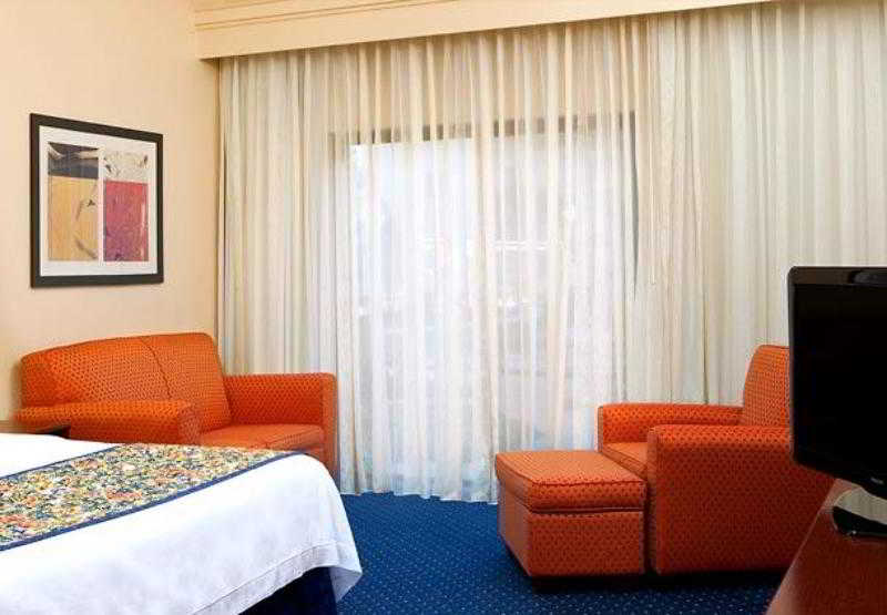 فندق Courtyard By Marriott Atlanta Alpharetta