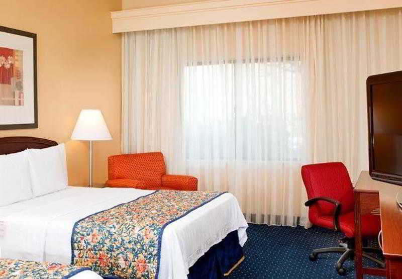 فندق Courtyard By Marriott Atlanta Alpharetta