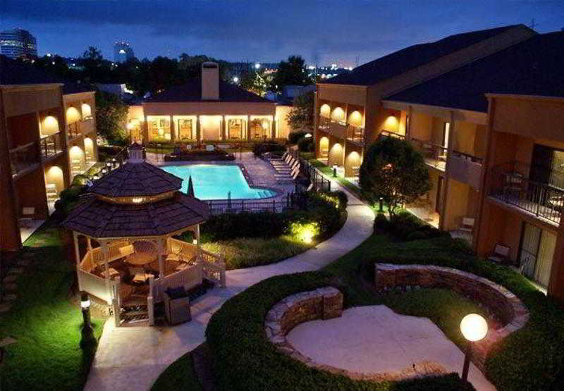 فندق Courtyard By Marriott Atlanta Alpharetta