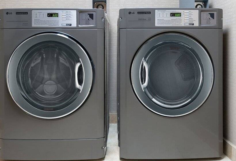 فندق Courtyard Asheville