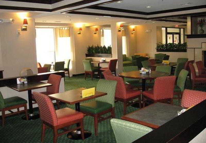 Отель Courtyard by Marriott Atlanta Six Flags