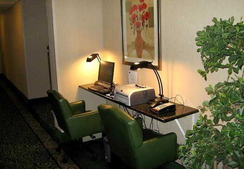 Отель Courtyard by Marriott Atlanta Six Flags