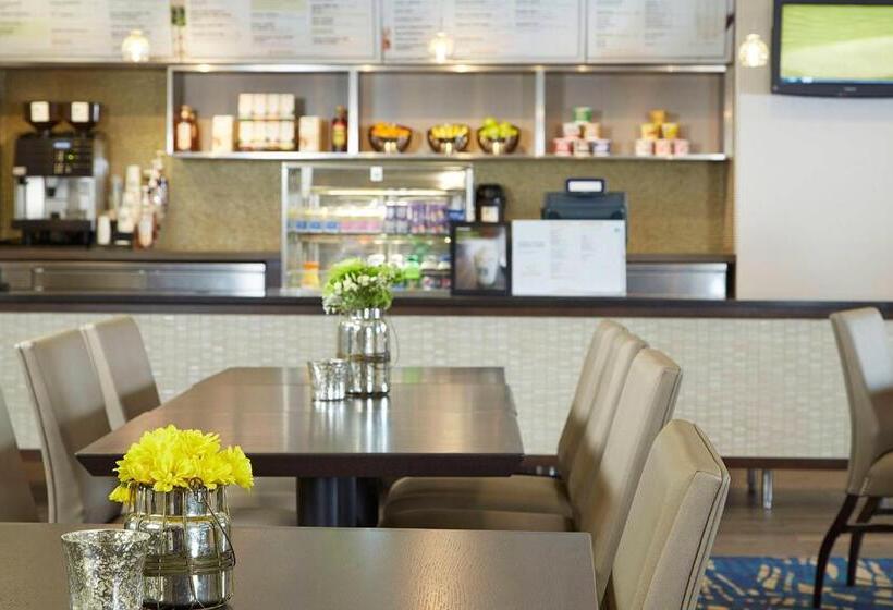 فندق Courtyard Boston Natick