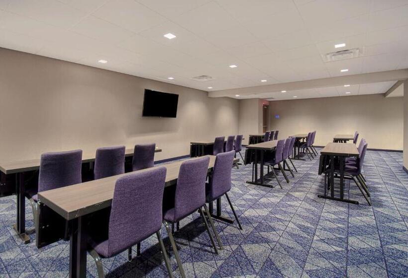 هتل Courtyard By Marriott Cincinnati Airport