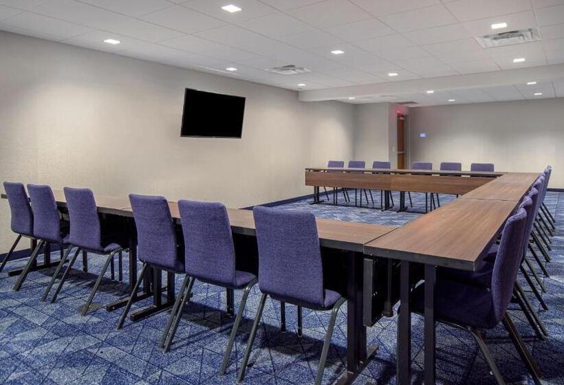 בית מלון כפרי Courtyard By Marriott Cincinnati Airport