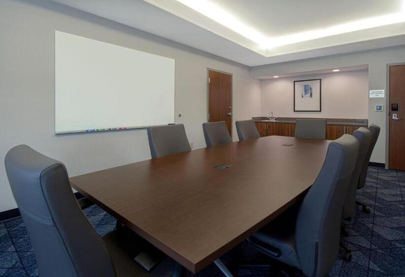 هتل Courtyard By Marriott Cincinnati Airport