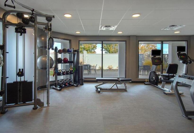 בית מלון כפרי Courtyard By Marriott Cincinnati Airport