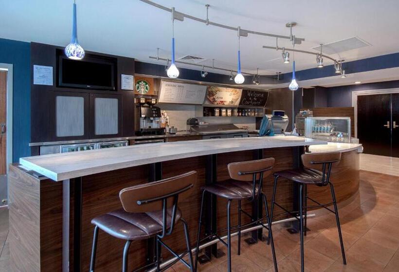 בית מלון כפרי Courtyard By Marriott Cincinnati Airport