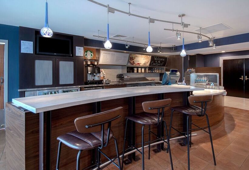 בית מלון כפרי Courtyard By Marriott Cincinnati Airport