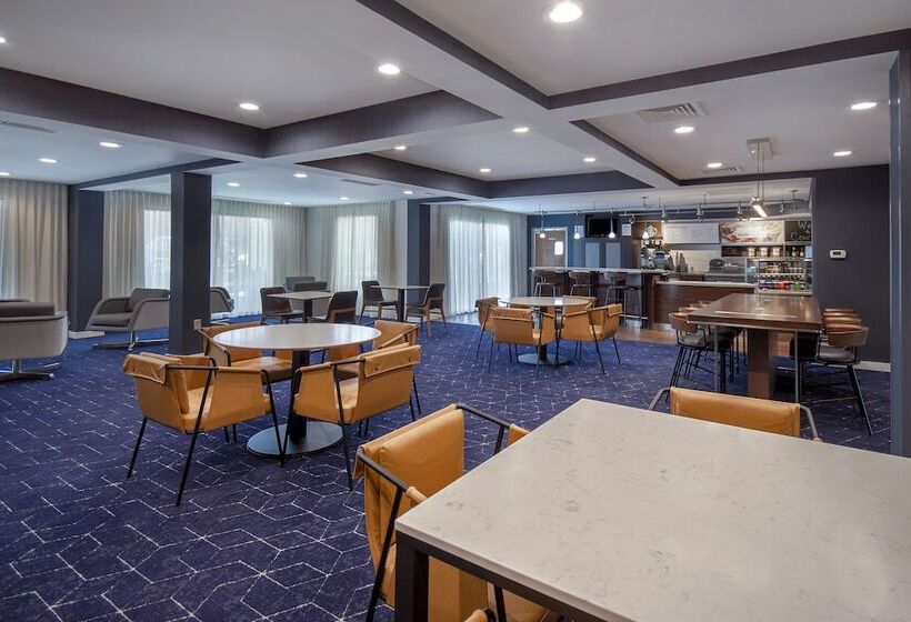 בית מלון כפרי Courtyard By Marriott Cincinnati Airport