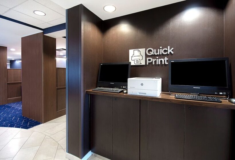 هتل Courtyard By Marriott Cincinnati Airport