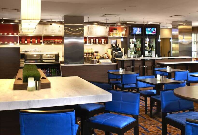 בית מלון כפרי Courtyard Cincinnati Covington