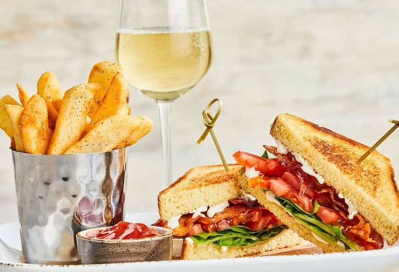 فندق Courtyard Cleveland Airport South