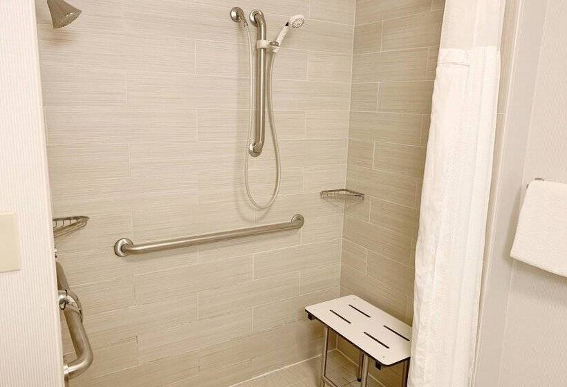 فندق Courtyard Cleveland Airport South