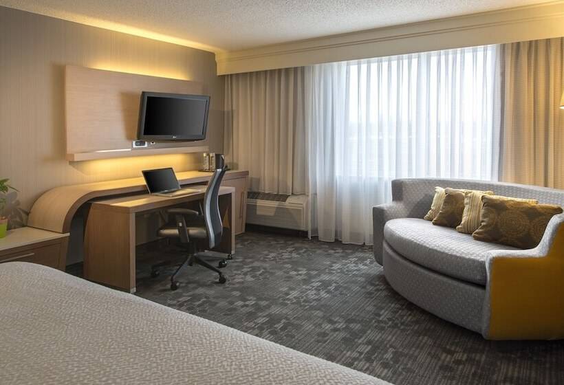 هتل Courtyard Cleveland Airport South