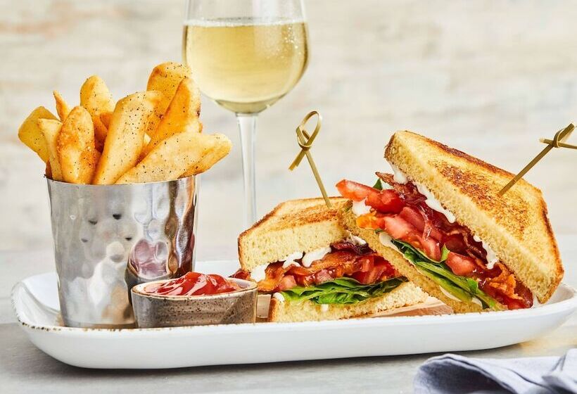 فندق Courtyard By Marriott Cleveland Willoughby