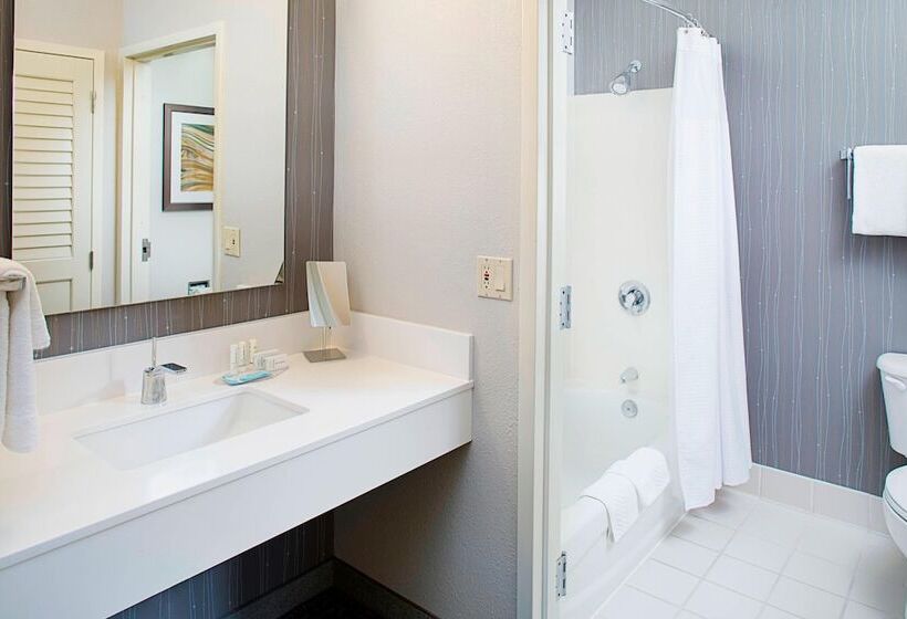 هتل Courtyard Dallas Addison Quorum Drive